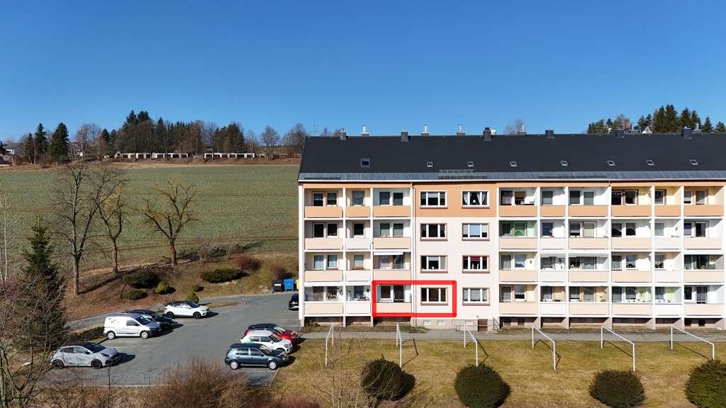 Immobilie in Elterlein - Tolle 2-Zimmer-Wohnung mit Balkon & herrlicher Aussicht in ruhiger Wohnsiedlung in Elterlein - Bild 0