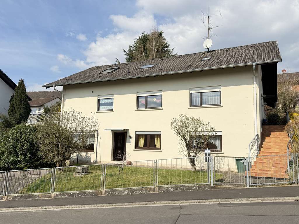 Immobilie in Wächtersbach - Provisionsfrei und mit Bioenergie Wächtersb.! Großes Generationenhaus mit schönen Bädern und Küchen - Bild 0