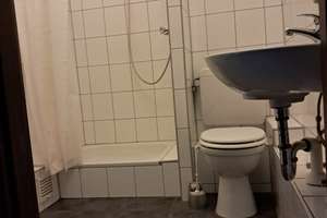 Das könnte Ihre Wohnung werden - mit Einbauküche, Holzfussboden, weißes Bad und Balkon zum Garten – Die vollständige Adresse der Immobilie erhältst du vom Anbieter., 40227 Oberbilk, Düsseldorf – Vorschaubild 6