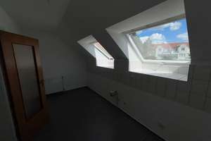 Helle 3-Zimmer-Dachgeschosswohnung mit Balkonblick in Hannover – Tresckowstraße 183, 30457 Wettbergen, Hannover – Vorschaubild 5