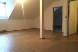 Attraktive Dachgeschosswohnung mit  2 Zimmern in Regensburg-Königswiesen – 93051 Großprüfening-Dechbetten-Königswiesen, Regensburg – Vorschaubild 2