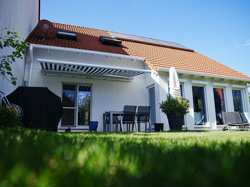 Schönes, geräumiges Haus mit Garten für Familien in Schlaitdorf