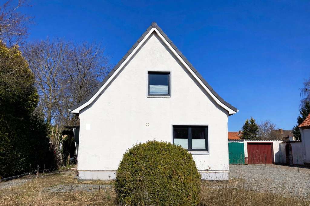 Immobilie in Oldenburg in Holstein - Kleines Einfamilienhaus mit Anbau, Garage und Werkstatt - Bild 2