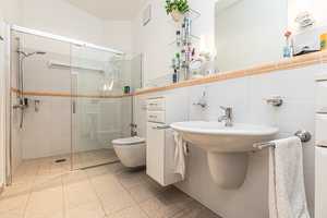 Schlei: Elegante, barrierefreie Villa mit Panoramablick, ELW, Indoor-Pool, separatem EFH und priv... – Schleswig-Flensburg (Kreis) – Vorschaubild 21