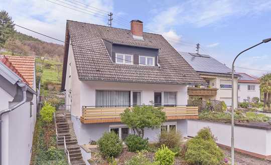++ Freistehendes Einfamilienhaus mit Terrasse, großem Garten und Hallengebäude ! ++