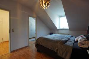 Helle Dachgeschosswohnung mit Sonnenloggia und TG-Stellplatz in Wiesbaden-Erbenheim – Die vollständige Adresse der Immobilie erhältst du vom Anbieter., 65205 Erbenheim, Wiesbaden – Vorschaubild 13