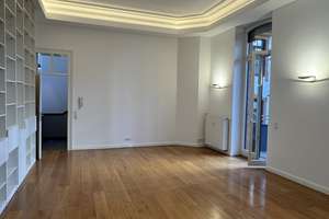 Modernisierte Altbauwohnung mit EBK und zwei Balkonen *US tenants welcome* – Adelheidstr. 54, 65185 Mitte, Wiesbaden – Vorschaubild 2