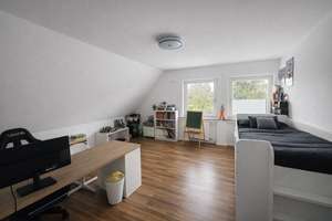Renovierte Doppelhaushälfte in Uetze: Wintergarten, großzügiger Garten und Garage warten auf Sie! – Die vollständige Adresse der Immobilie erhältst du vom Anbieter., 31311 Uetze – Vorschaubild 3