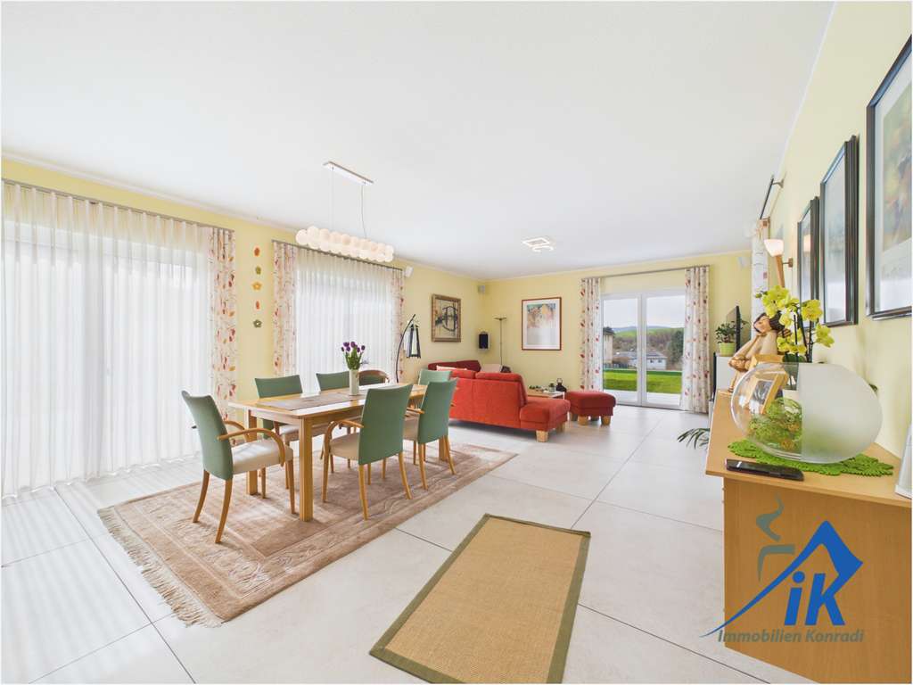 Immobilie in Grumbach - IK | Grumbach: neuwertiger Bungalow in Höhenlage mit traumhaftem Garten - Bild 1