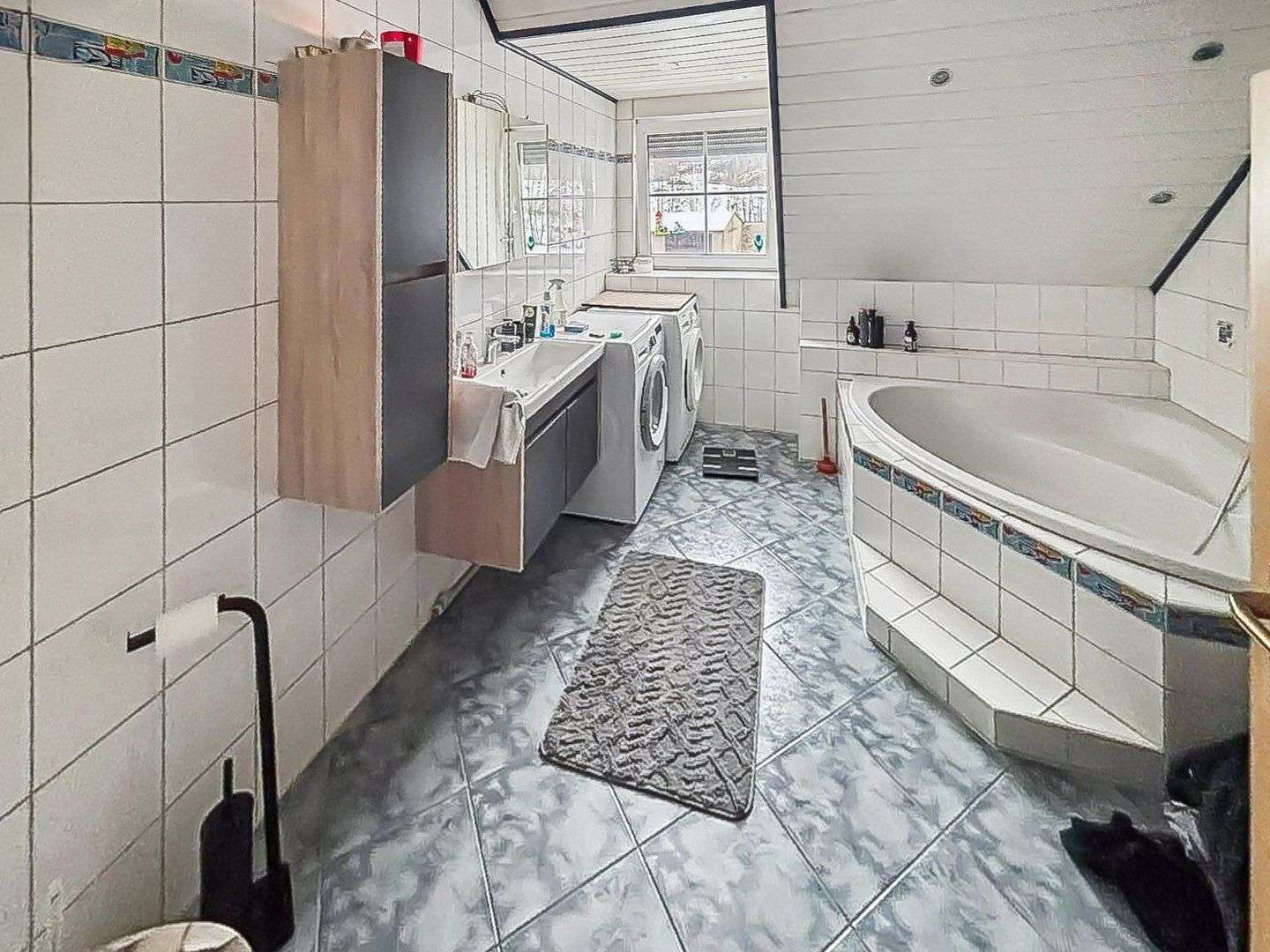 Immobilie in Burghaslach - Großzügiges fast autarkes Einfamilienhaus mit Stellplätzen in Burghaslach nähe Geiselwind - Bild 5