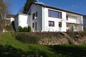 ***Saniertes Wohnhaus mit einer traumhaften Aussicht im "Herrenwäldchen" in Brombachtal*** – Die vollständige Adresse der Immobilie erhältst du vom Anbieter., 64753 Brombachtal – Vorschaubild 1