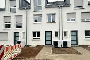 Energiesparwunder trifft Familienidylle – Reihenhaus (A+) in Steinenbronn – Die vollständige Adresse der Immobilie erhältst du vom Anbieter., 71144 Steinenbronn – Vorschaubild 1