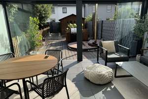 Modernisiertes Reihenhaus: Mit Wintergarten, EBK, Fußbodenheizung & Wellness-Garten