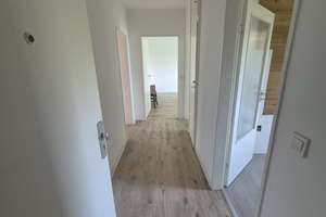 Gut geschnittene 2-Zimmer-Wohnung mit Tageslichtbad und praktischem Stauraum – Markgrafenstraße 110, 47166 Obermarxloh, Duisburg – Vorschaubild 2