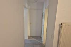 schöne, helle 1-Zimmer-Wohnung mit Terrasse in zentraler Lage mit Stellplatz -saniert – Degenfeldstr. 12, 76131 Oststadt, Karlsruhe – Vorschaubild 2