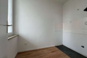 ILIEV IMMOBILIEN: Bezugsfreie 2-Zimmer-Wohnung mit zwei Südbalkonen und Aufzug in Milbertshofen – Die vollständige Adresse der Immobilie erhältst du vom Anbieter., 80937 Am Hart, München – Vorschaubild 3