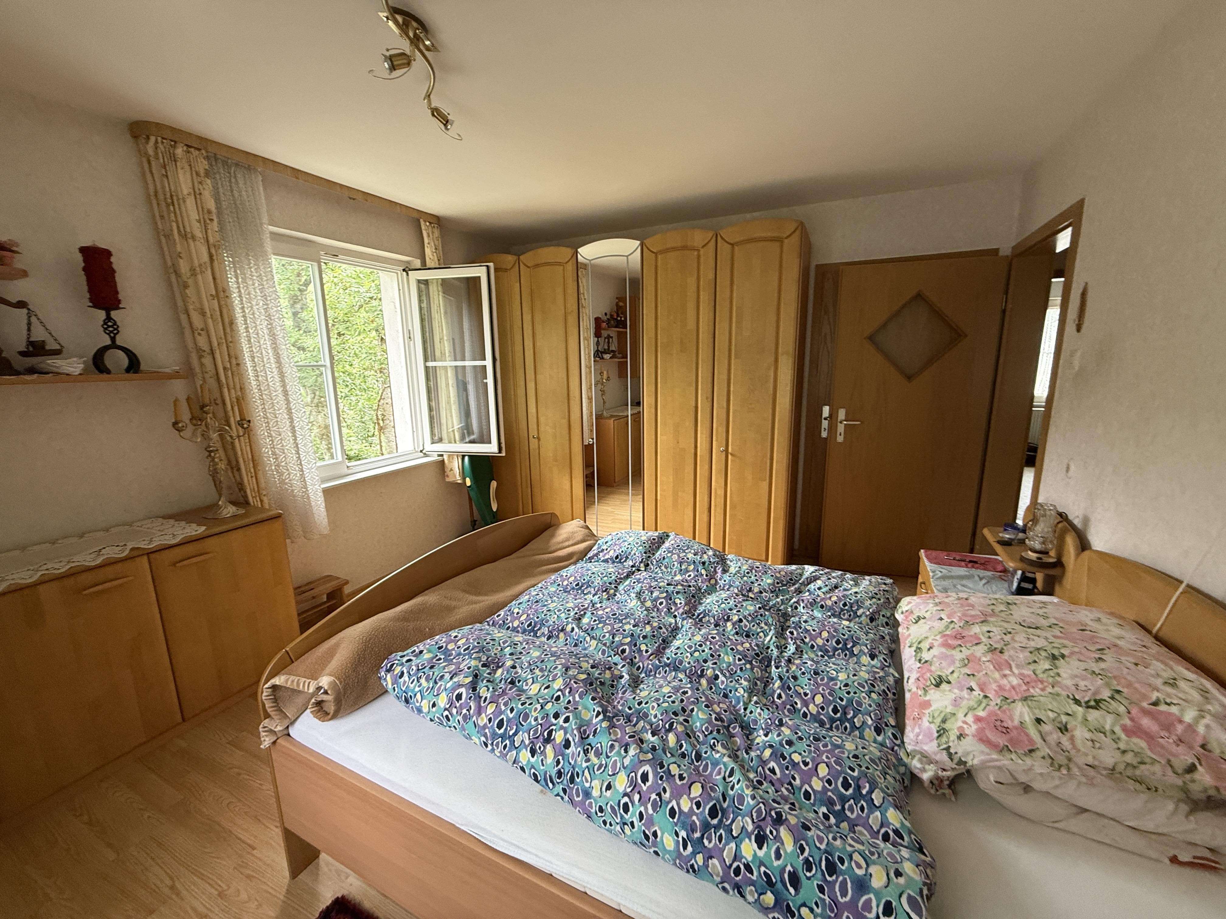 Immobilie in Schiltach - Charmantes Einfamilienhaus mit Potenzial in  naturnaher, idyllischer Hanglage von Schiltach - Bild 4