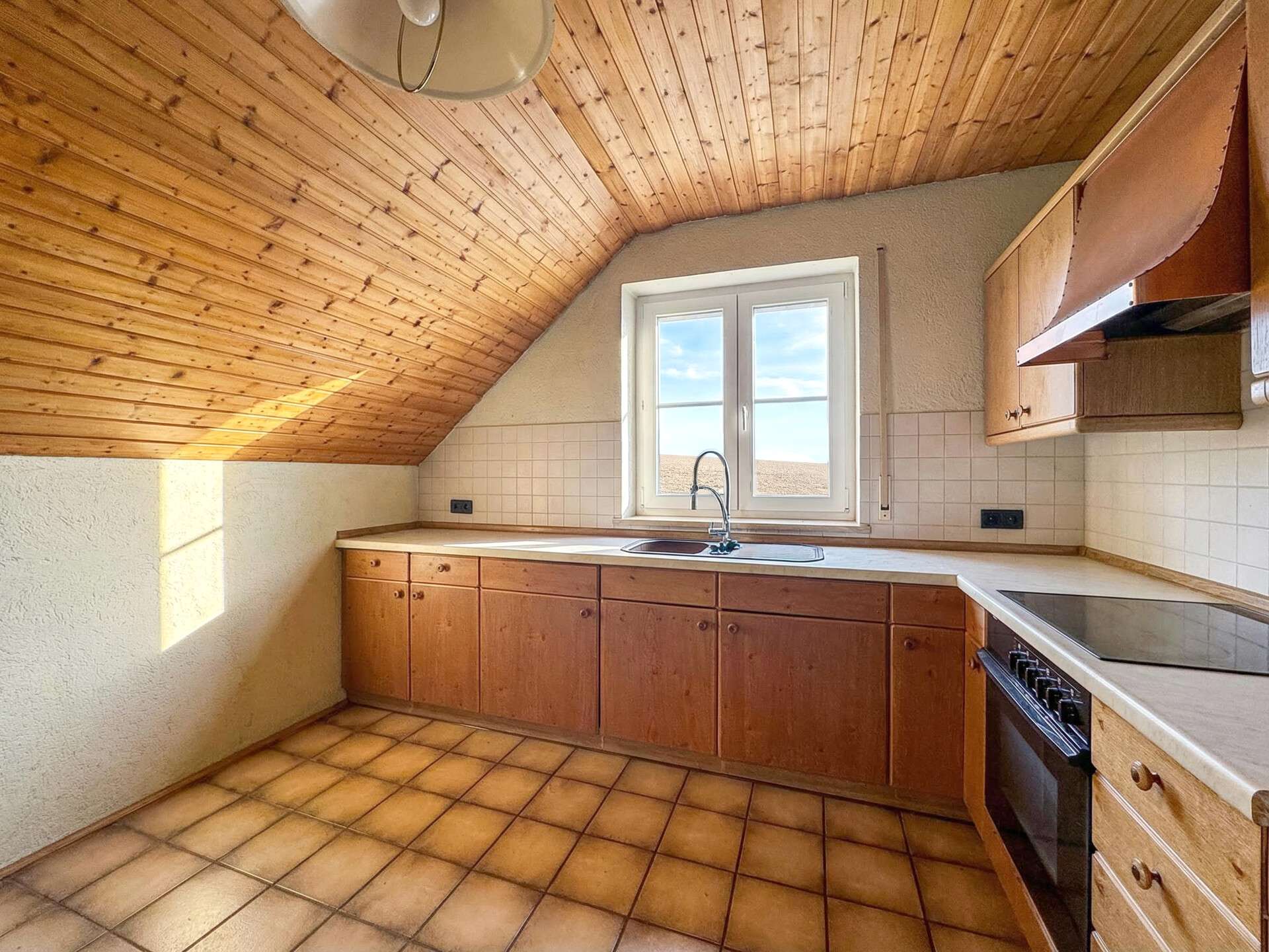 Immobilie in Burgheim - 2,5-Zimmer-Dachgeschosswohnung mit traumhaftem Weitblick - Bild 4