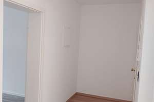 ***Sehr schöne, helle 3 Raumwohnung mit Blick ins Grüne mit neu saniertem Bad, EBK möglich*** – Lessingplatz 6, 9130 Sonnenberg, Chemnitz – Vorschaubild 8
