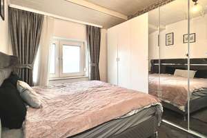 "Haus im Haus" Familientraum mit Garten, Pool, Sauna und Garage in Oberhausen – Die vollständige Adresse der Immobilie erhältst du vom Anbieter., 46049 Lirich-Süd, Oberhausen – Vorschaubild 12