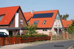 Einfamilien-Doppelhaushälfte nebst Garage