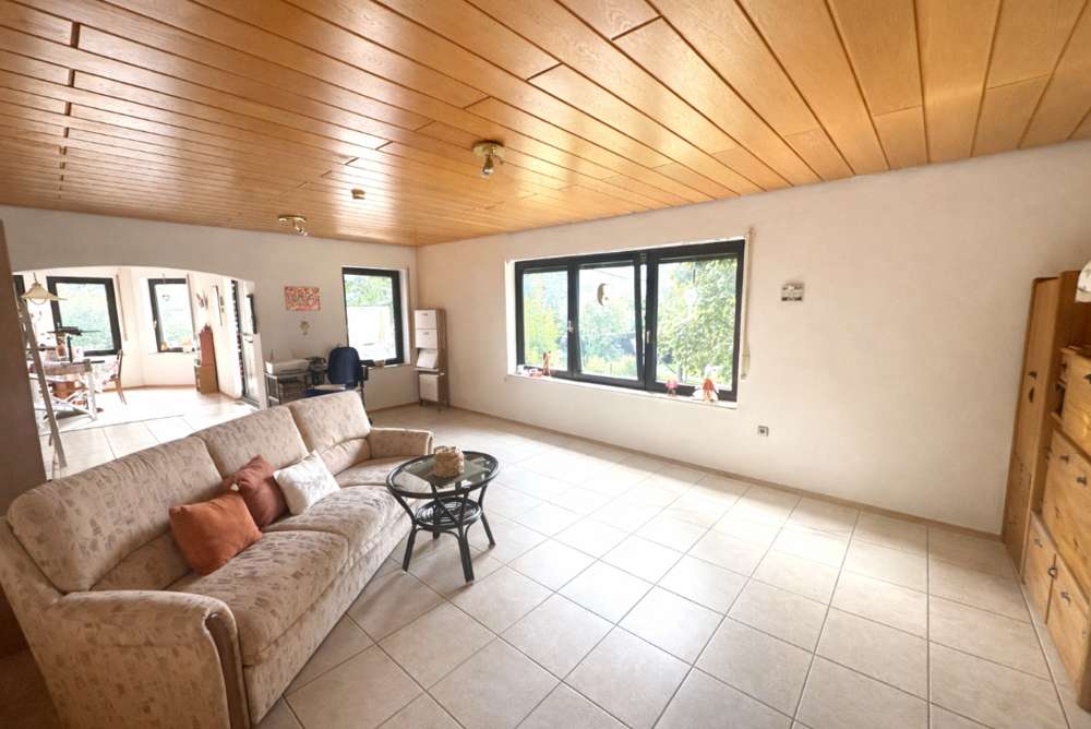 Immobilie in Kirchardt - GLOBAL INVEST | Großzügiges Zweifamilienhaus mit 220m² Wohnfläche und 1.000m² großem Garten - Bild 8