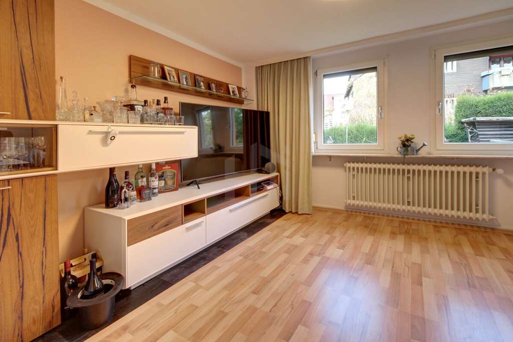 Immobilie in Oberursel - HTI |  Garten unten, Dachterrasse oben. Leben: Dazwischen! Charmantes Einfamilienhaus in Oberursel - Bild 2