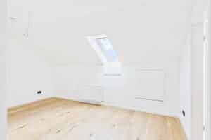 Wohnkomfort auf zwei Etagen – Elegante Maisonette mit Balkon – Die vollständige Adresse der Immobilie erhältst du vom Anbieter., 80807 Milbertshofen, München – Vorschaubild 13