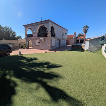 Freistehende Villa mit Pool und großem Grundstück in der Urbanisation San Miguel Llíria