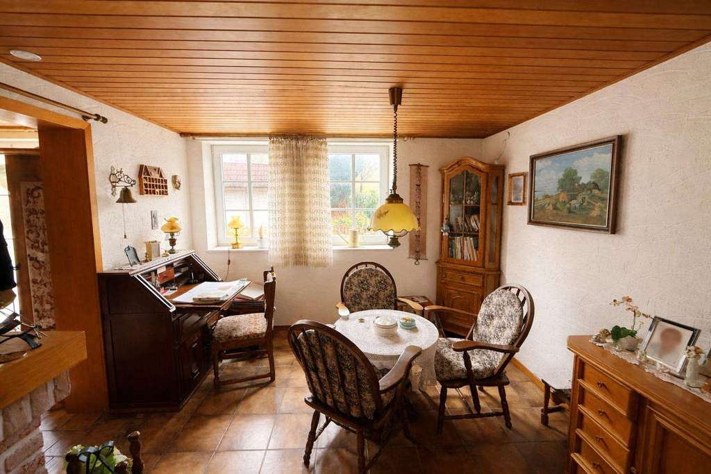 Immobilie in Aerzen - Landhausflair mit bezugsfertiger Dachgeschosswohnung - Bild 2