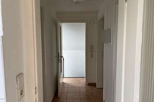 Kleine 2-Zimmer Dachgeschoss Wohnung in Krefeld Zentrum – Westwall 136, 47798 Stadtmitte, Krefeld – Vorschaubild 1