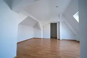 Traumhafte Dachgeschoss-Maisonette: Vielseitig nutzbar für Wohnen und Arbeiten! – Luegallee 10, 40545 Düsseldorf – Vorschaubild 19