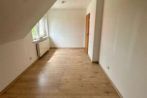 Gemütliche 2-Zimmer mit neuen Laminat und Einbauküche in guter Lage! – Glösaer Straße 28, 9131 Ebersdorf, Chemnitz – Vorschaubild 8