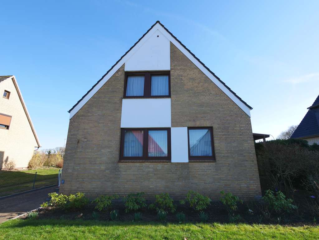 Immobilie in Bilsen - Idyllisches Einfamilienhaus mit Garage, Nebengebäude & großem Garten am Feldrand - Bild 1