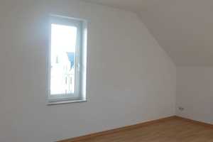 Toller Balkon an der Küche - Laminat - Tageslichtbad mit Badewanne – Frankenberger Straße 202, 9131 Chemnitz – Vorschaubild 6