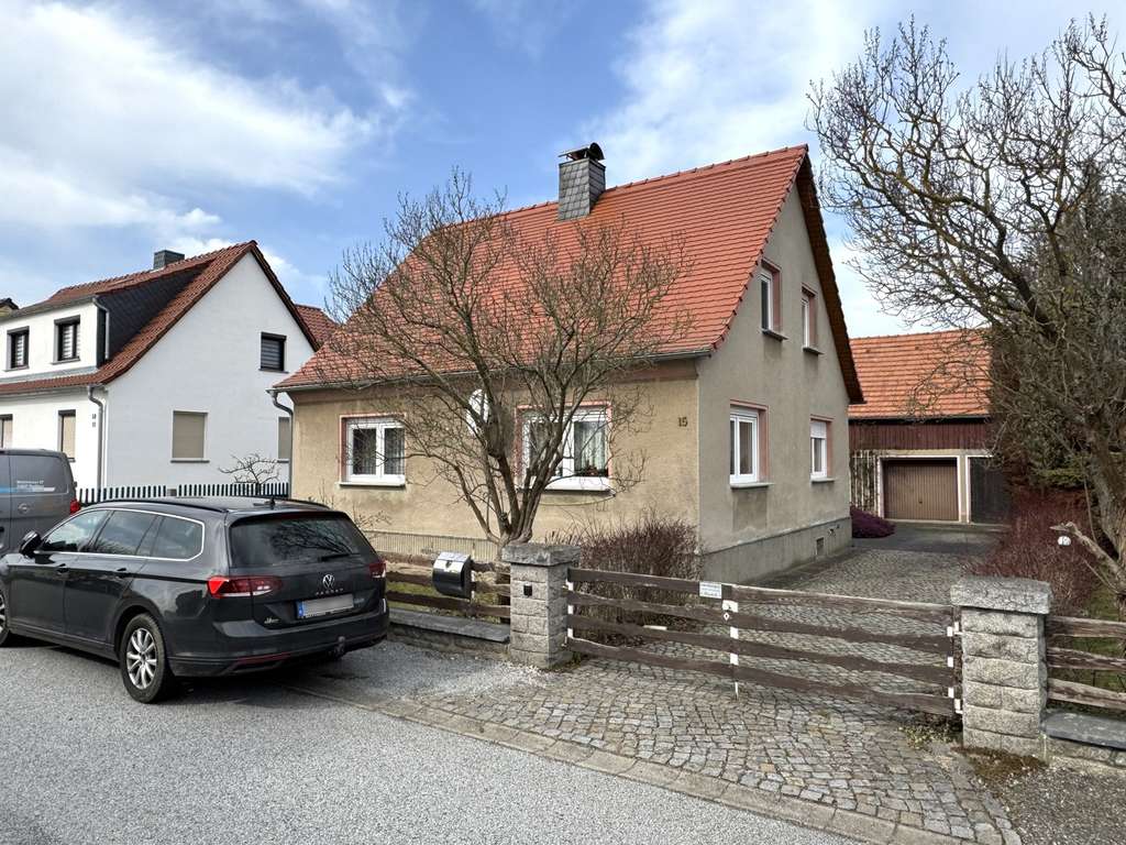 Immobilie in Neschwitz - Njeswačidło - Kleines Haus mit kleinem Hof auf großem Grundstück sucht Familie - Bild 1