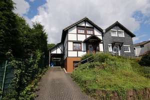 Familienglück in ruhiger Lage – gepflegte Fachwerk-Doppelhaushälfte mit Garten in WK-Pohlhausen