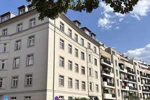 Wohnung in Elbnähe mit 4 Zimmern und Balkon in Dresden-Johannstadt