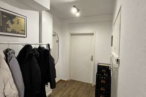 UNTERMIETE: Möblierte 2-Zimmer-Wohnung mit 2 Balkonen in Düsseldorf Stadtmitte | Juli & August 2026 – Die vollständige Adresse der Immobilie erhältst du vom Anbieter., 40211 Stadtmitte, Düsseldorf – Vorschaubild 3