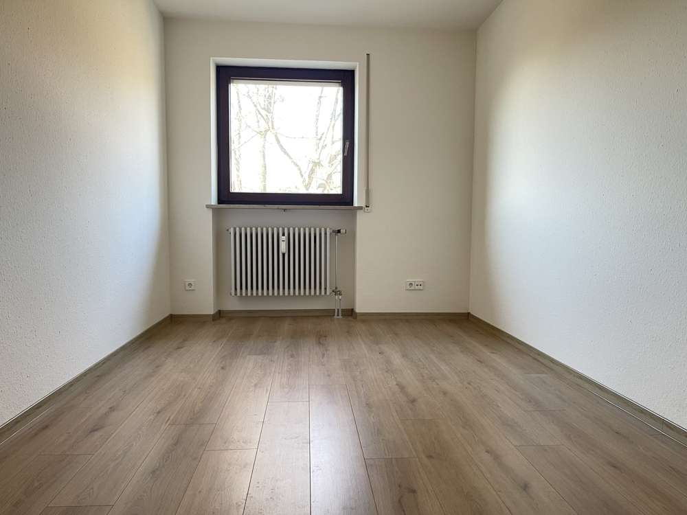 Immobilie in Aystetten - Traumhafte Lage - Geräumige Vierzimmerwohnung inklusive Stellplatz - Bild 4