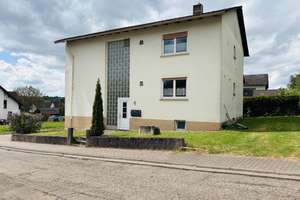 Zweifamilienhaus mit Entwicklungspotenzial und großer Garage in Thaleischweiler-Fröschen – Beethovenstraße 35, 66987 Thaleischweiler-Fröschen – Vorschaubild 1