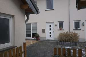 Moderne großzügige Doppelhaushälfte mit Garten und Carport in Andernach-Eich – Schulstraße 4a, 56626 Andernach – Vorschaubild 1