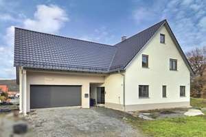Junges, großes Einfam.-Wohnhaus mit Doppelgarage und Garten in ruhiger, sonniger Lage, Bj. 2021, Wo – Die vollständige Adresse der Immobilie erhältst du vom Anbieter., 96181 Rauhenebrach – Vorschaubild 3