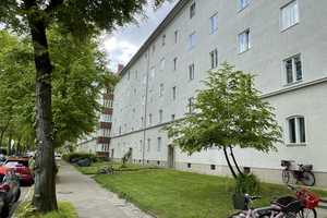 CHARMANTE 3-ZIMMER WOHNUNG IN EINEM DENKMALGESCHÜTZEN GEBÄUDEENSEMBLE – Riemenschneider Weg 34, 12157 Berlin – Vorschaubild 4