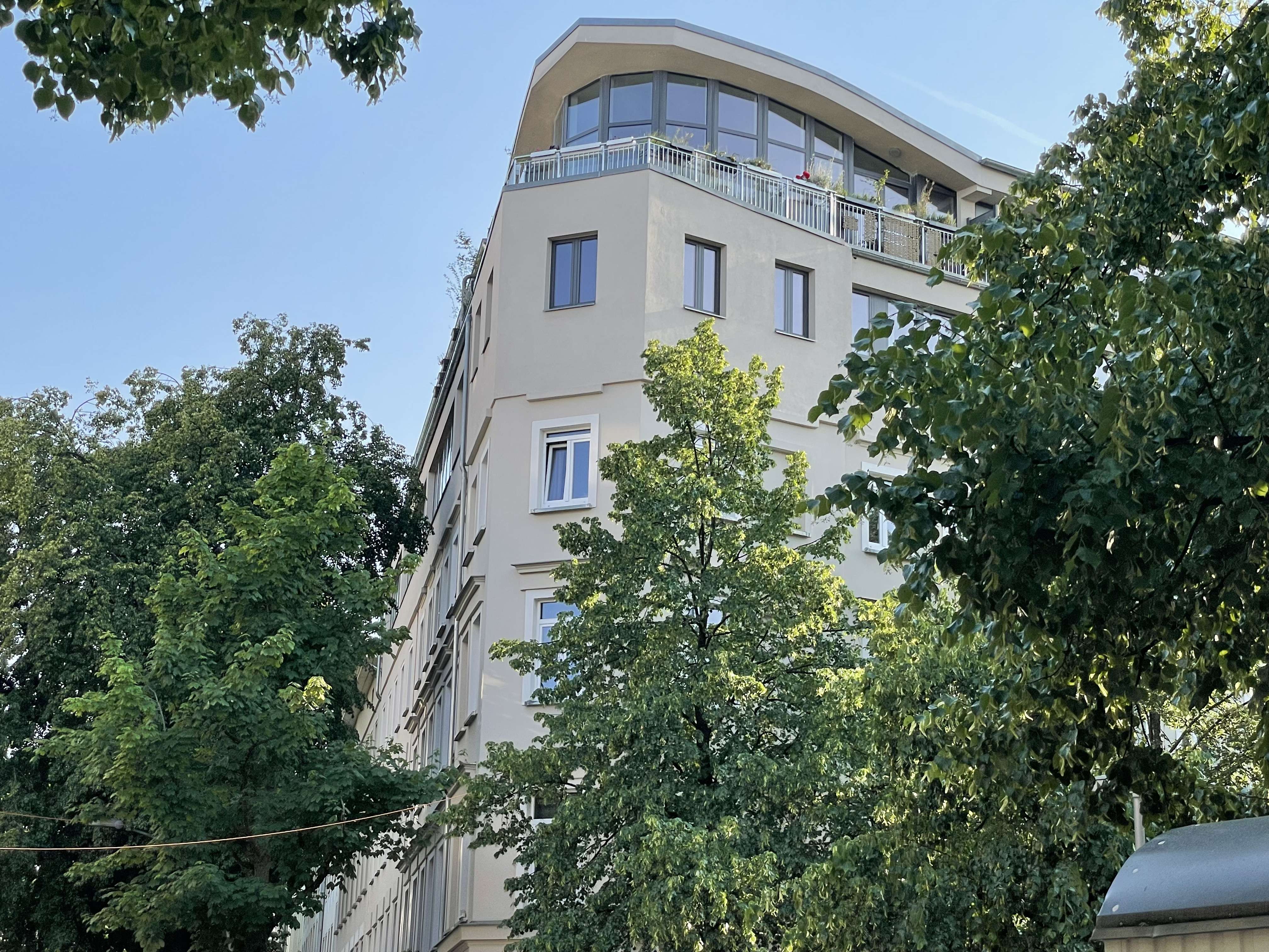 Gelegenheit Simon-Dach-Kiez: Ideal geschnittene 2-Zi.-Altbauwohnung z. Modernisieren-nur 4.934 €/qm!, Berlin – Bild 1