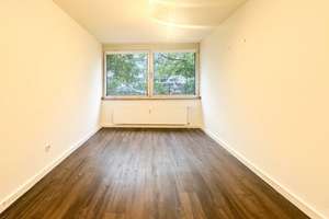 Bezugsfrei! Barrierearme Erdgeschosswohnung mit 2 Zimmern und Loggia in Köln-Ehrenfeld   – Die vollständige Adresse der Immobilie erhältst du vom Anbieter., 50825 Braunsfeld, Köln – Vorschaubild 6