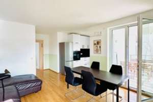Familienfreundlicher Neubau: 4 Zimmer, Balkon, Einbauküche und 2 Bäder – Am Kesselhaus 26, 80999 Untermenzing, München – Vorschaubild 3