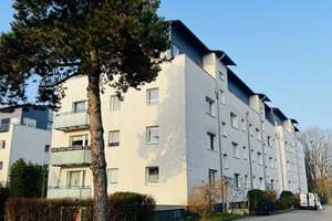 Freie lichtdurchflutete 3 Zimmer-Wohnung 1. OG in Südlage ohne Makler.