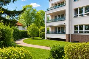 Bezugsfreie Wohnung in grüner Wohnlage von Steglitz: Perfekter Grundriss mit sonnigem Balkon! – Leonorenstraße 20, 12247 Lankwitz, Berlin – Vorschaubild 9