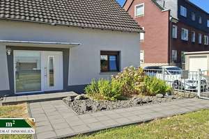 schöne Hofanlage mit zwei Einfamilienhäuser und großem Grundstück – Die vollständige Adresse der Immobilie erhältst du vom Anbieter., 51107 Ostheim, Köln – Vorschaubild 2